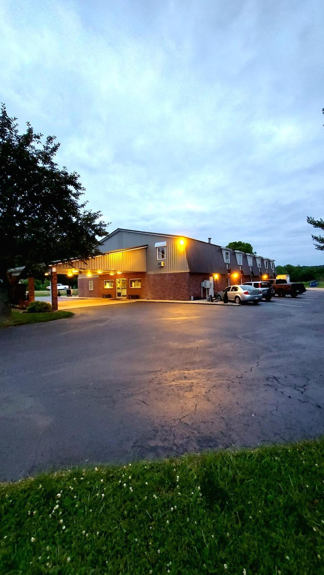 Patriot Inn Spencer 外观 照片